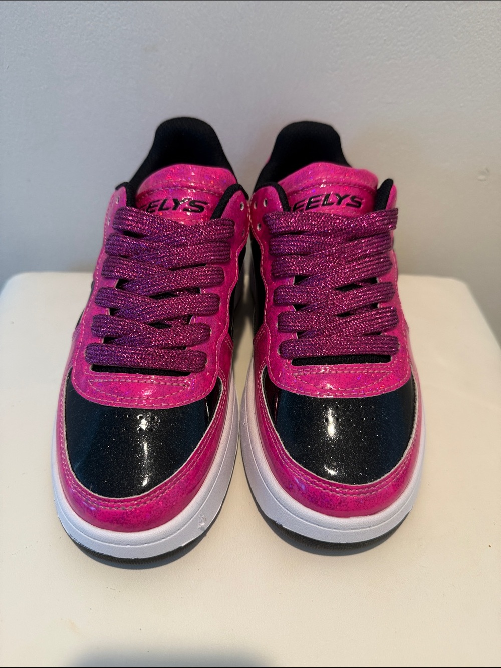 Heelys Kids Rezerve Low Skate, Hot Pink and Black Glitter Size Y3 NWOT